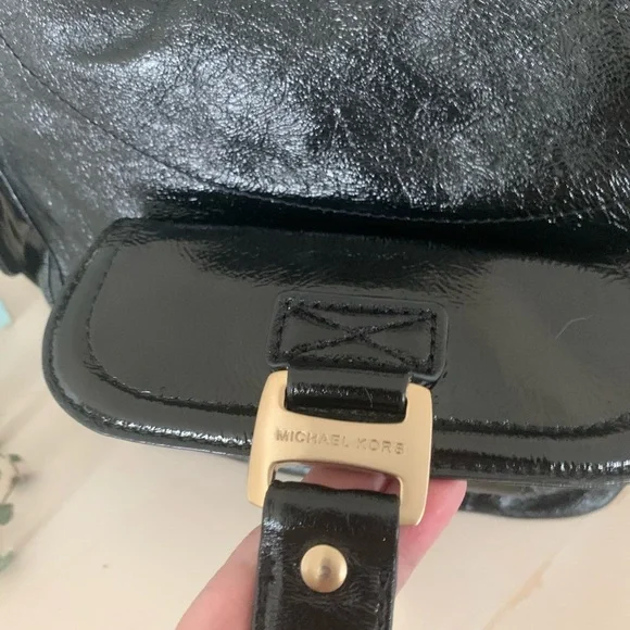 Michael Kors Patent leather hobo bag - Picture 6 of 13